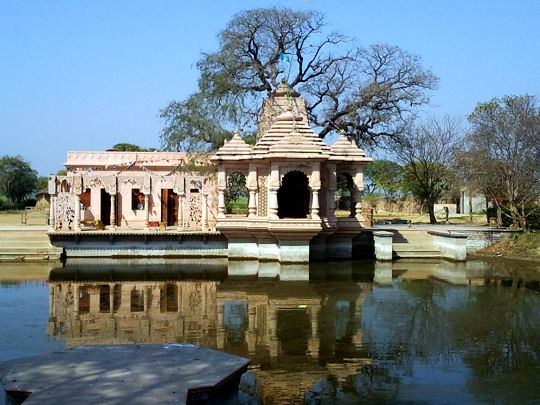 Vṛndā-kuṇḍa Temple in Vṛndāvan